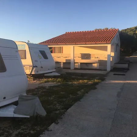 Campingplatz Luxusni Klimatizovane Karavany V Chorvatsku Dobropoljana